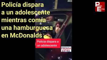 Arrestan y despiden oficial que disparó a adolescente que comía hamburguesa en McDonalds