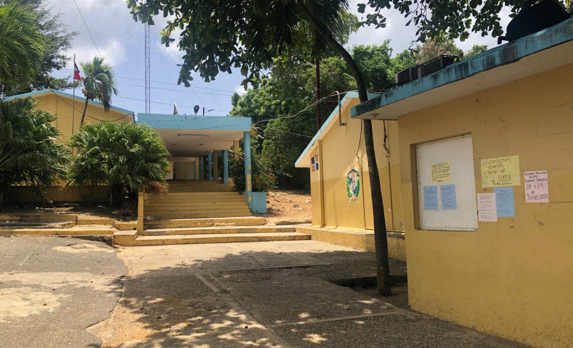 Baja asistencia en la escuela Rafaela Santaella: 148 niños en lista de espera