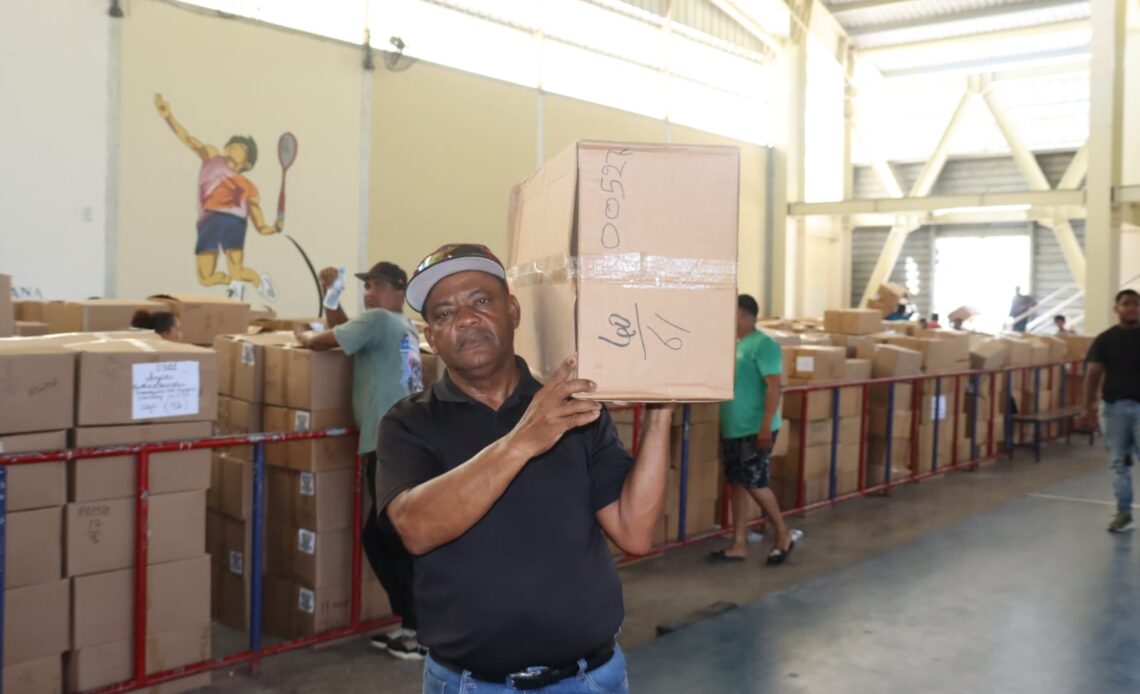 Inabie inicia entrega de útiles escolares para el año 2025-2026 en Azua