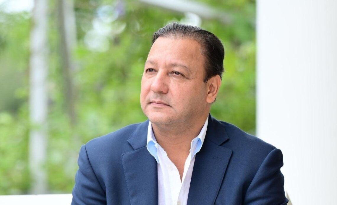 Martínez critica gestión de Abinader en el sector eléctrico dominicano