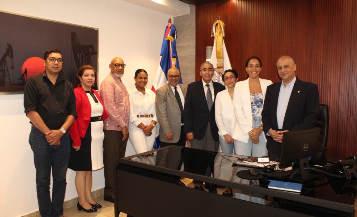 MICM y UNEV colaborarán en la creación de un Centro de Prototipado e Innovación en Santiago