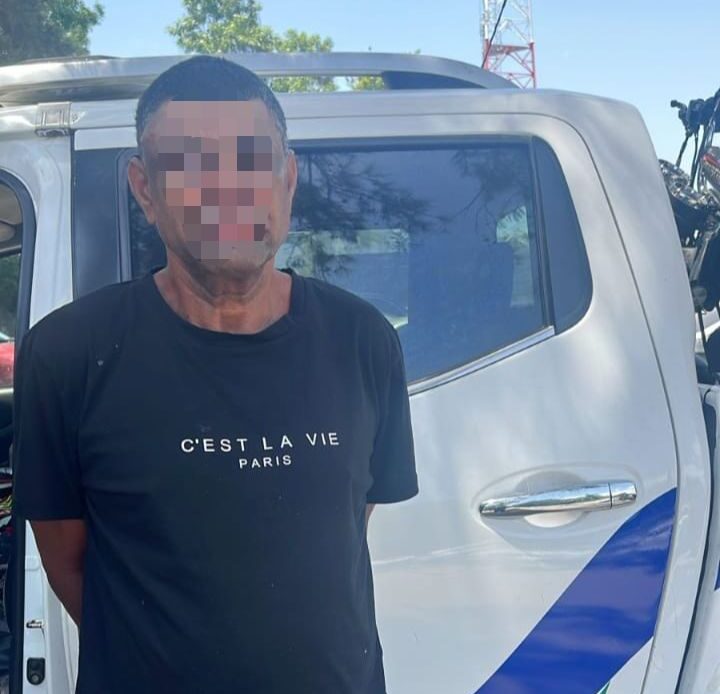 Hombre confiesa incendio intencional y amenaza a su pareja en Sabana Iglesia
