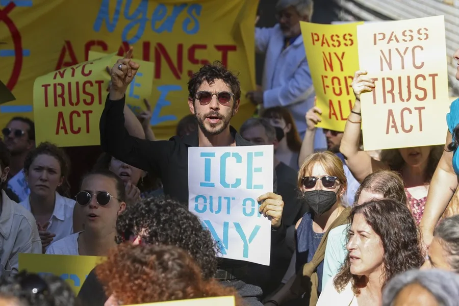 Políticos de Nueva York Arrestados en Protesta contra el ICE