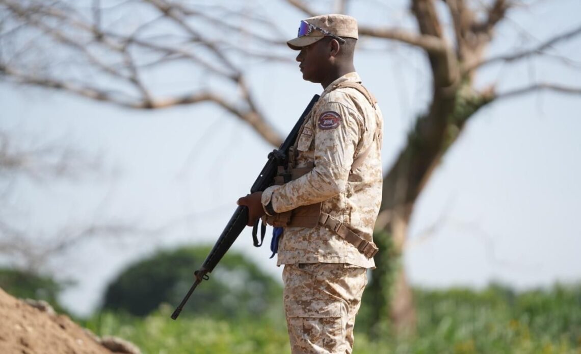 Haitianos que intentaron cruzar el muro fronterizo en Dajabón fueron arrestados y deportados