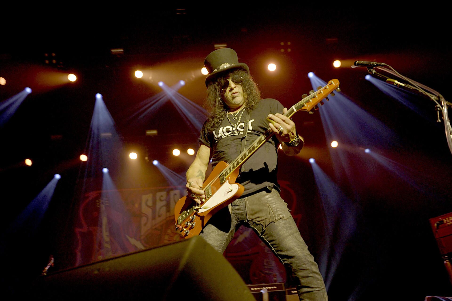 Slash lanza álbum y película en vivo del Festival SERPENT
