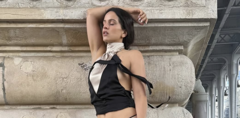 Rosalía Causa Sensación en la Semana de la Moda de París con un Look Simbólico