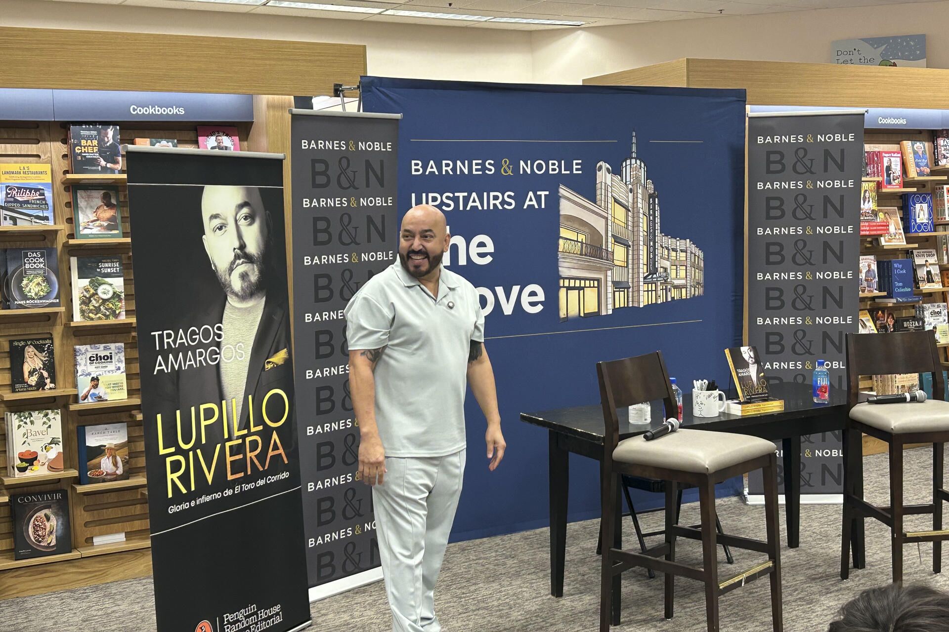 Lupillo Rivera: Franqueza y dolor en su autobiografía ''Tragos Amargos''