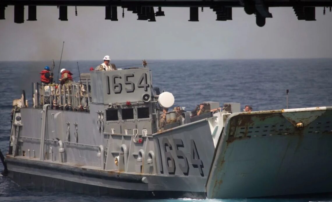 Ejercicios Militares Anfibios de EE. UU. en Puerto Rico Generan Tensión con Venezuela