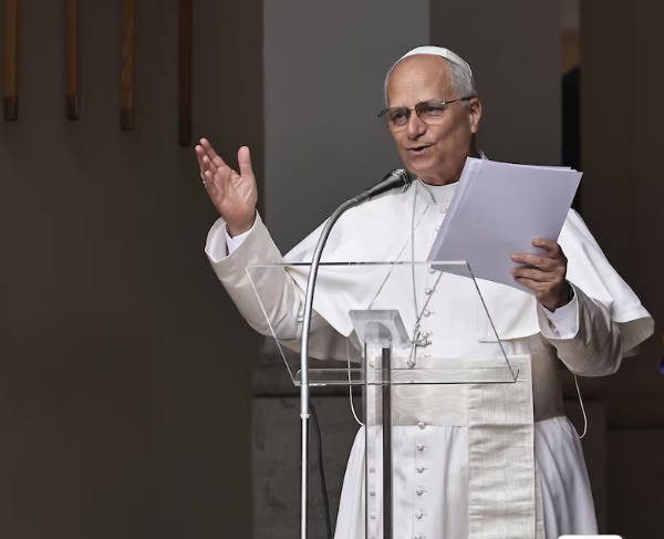 Papa León XIV descarta reformas doctrinales en temas de matrimonio igualitario y LGBTQ+