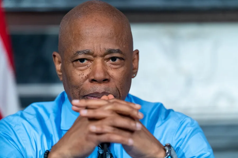 Eric Adams Abandona la Carrera por la Reelección como Alcalde de Nueva York