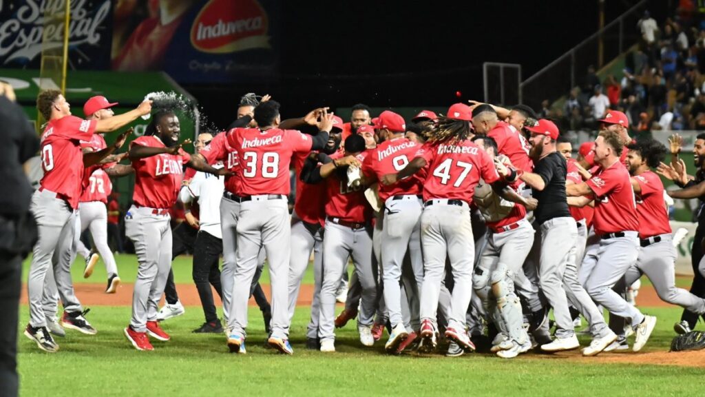 Leones del Escogido inician prácticas en complejo de Yankees