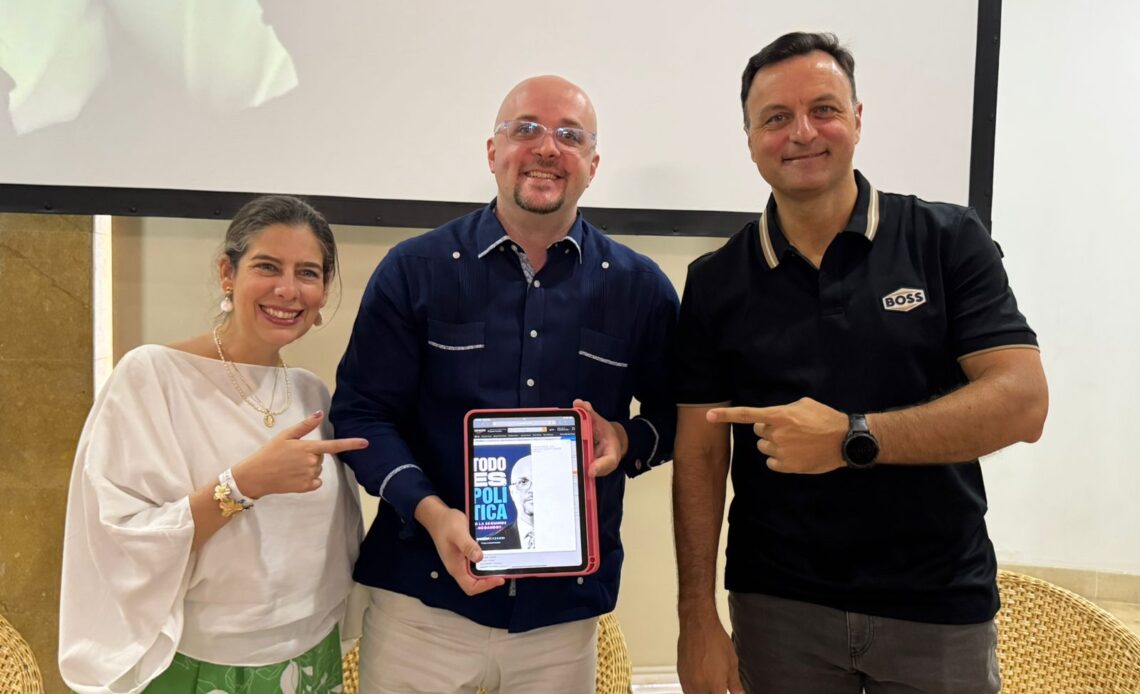 Raniero Cassoni Presenta su Libro ''Todo es Política, ¿O la Seguimos Negando?'' en la Cumbre Mundial de Comunicación Política