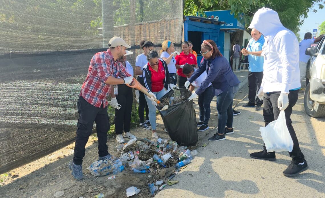 Dajabón combate el dengue con operativo de limpieza y fumigación