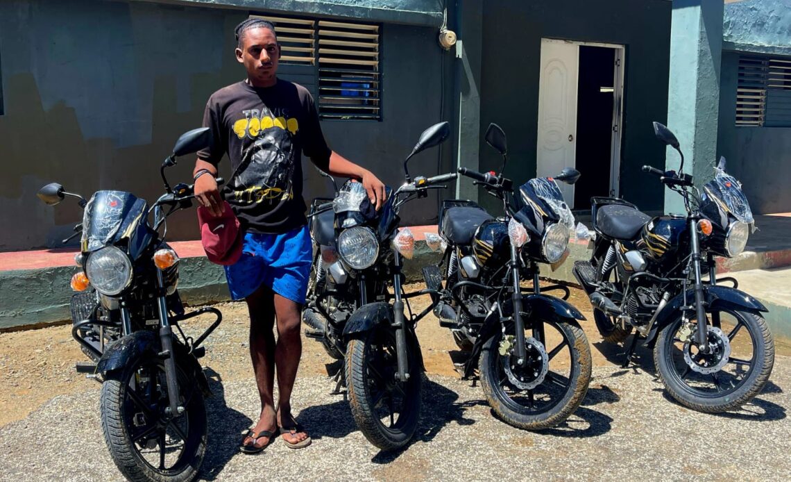 Ejército recupera motocicletas de contrabando en la frontera con Haití