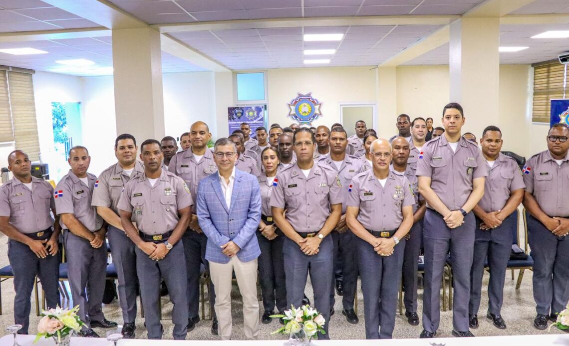 40 Agentes de la Policía Nacional Certificados como Analistas Estratégicos en Seguridad Ciudadana