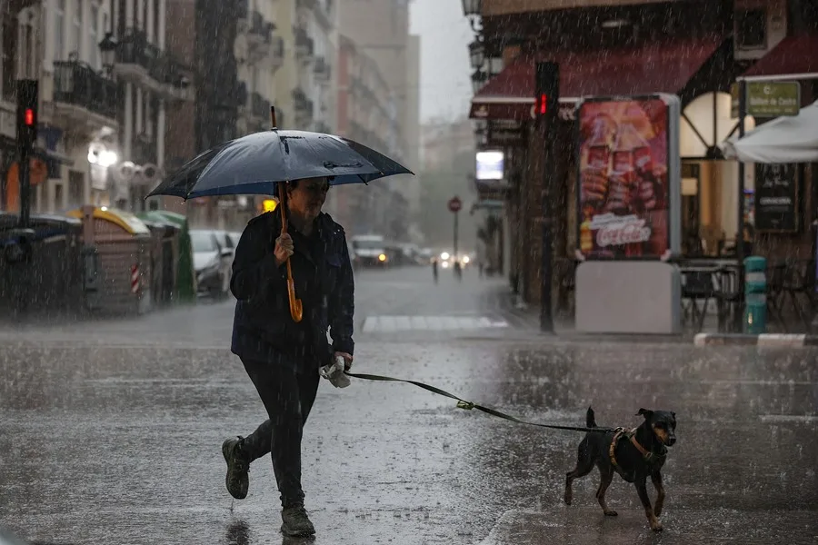 Alerta Roja por Lluvias Torrenciales en el Este de España: Cataluña y Comunidad Valenciana en Máximo Riesgo