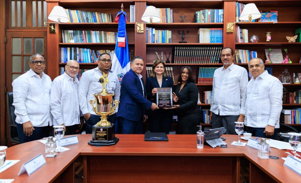 Torneo de Baloncesto Superior de San Juan dedicado a la vicepresidenta Raquel Peña