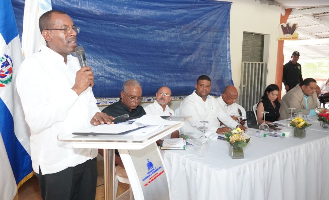 Gobierno inicia proyecto de titulación de tierras en Palo Verde, Montecristi