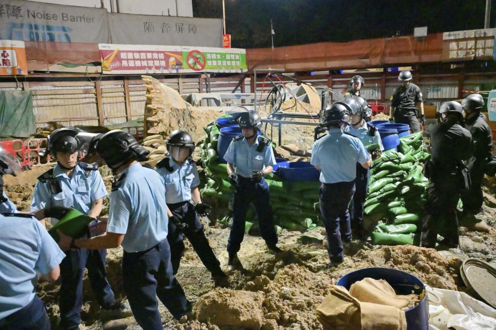 Evacuación masiva en Hong Kong por bomba de la Segunda Guerra Mundial