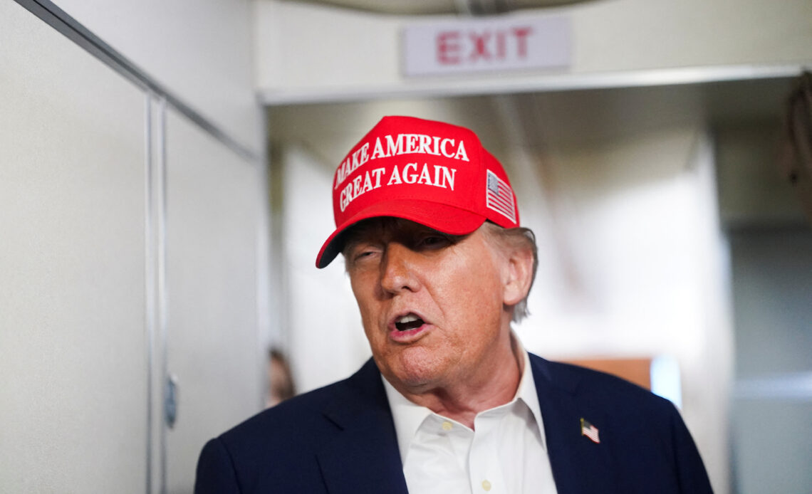 Trump Afirma Superioridad Nuclear de EE. UU. y Considera Resucitar Acorazados