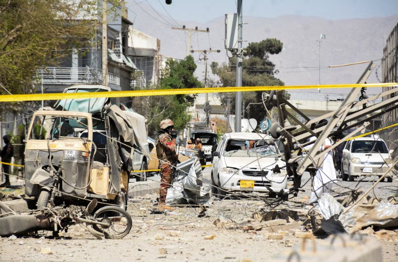Atentado con Coche Bomba en Quetta Deja Múltiples Muertos y Heridos