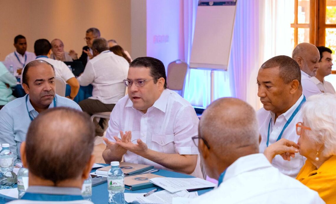 PRM Define Estrategia para Elecciones 2028 en Taller de Jarabacoa