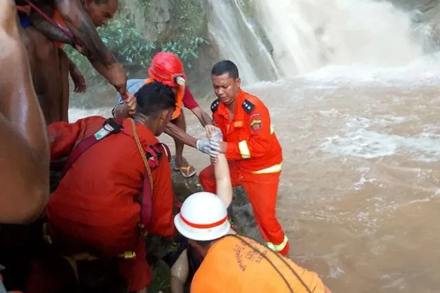Tragedia en Myanmar: Crecida Repentina en Cascada Cobra la Vida de Cuatro Turistas