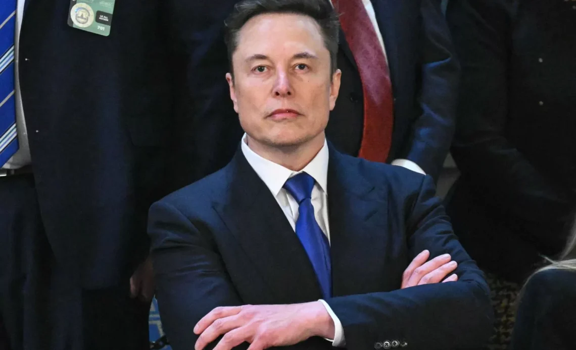 Elon Musk Alcanza un Patrimonio Neto de 500 Mil Millones de Dólares, un Hito Histórico