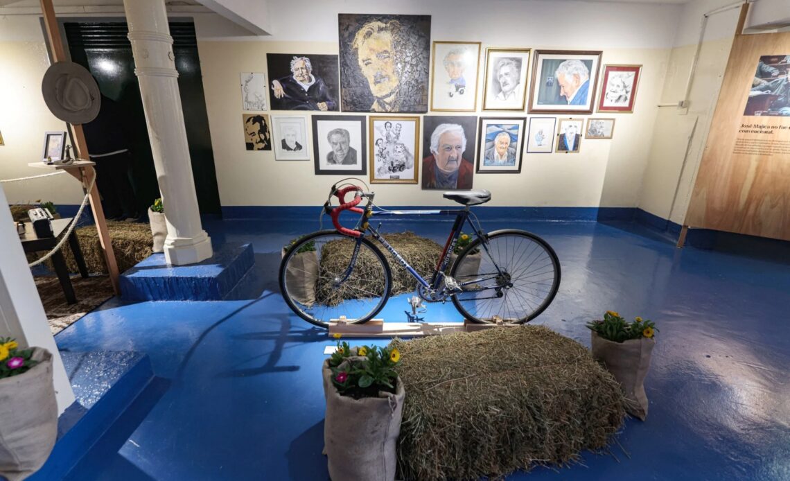 El emblemático ''Fusca'' de Pepe Mujica se exhibe en Uruguay como parte de un homenaje único