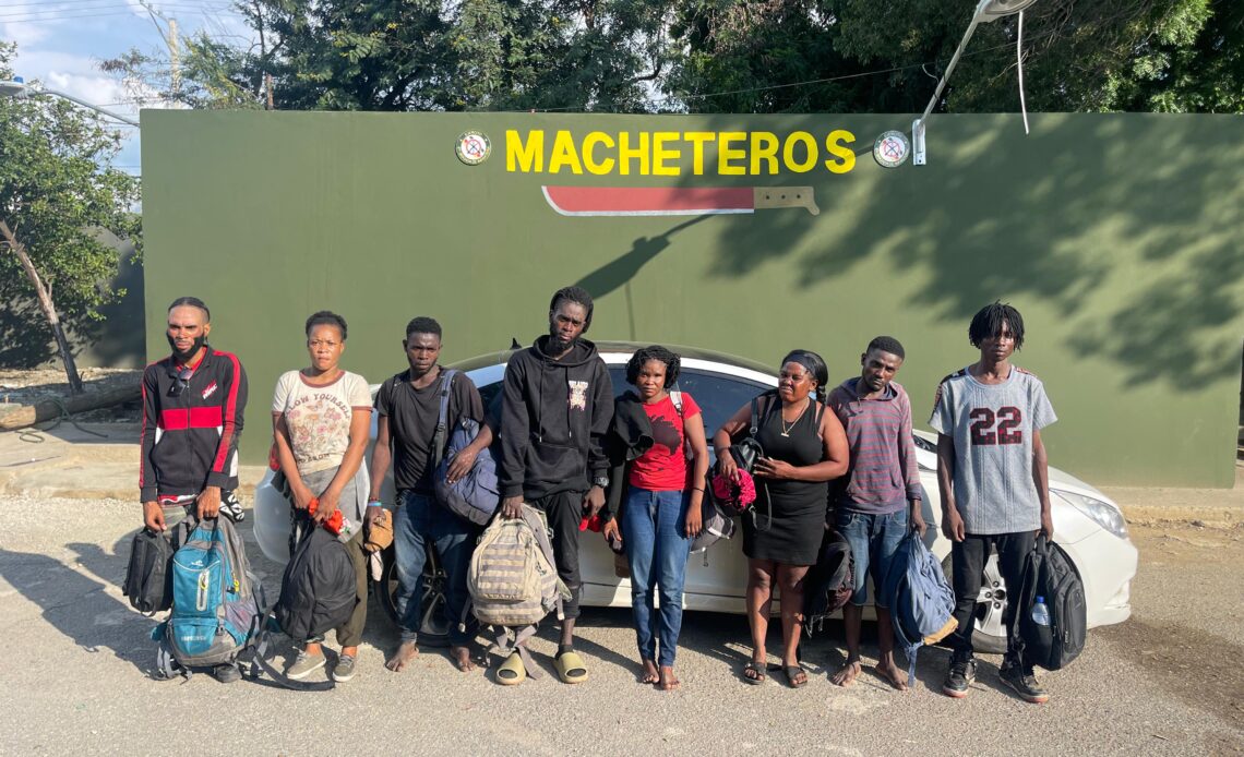 Ejército Dominicano Detiene a 19 Haitianos Indocumentados en Valverde