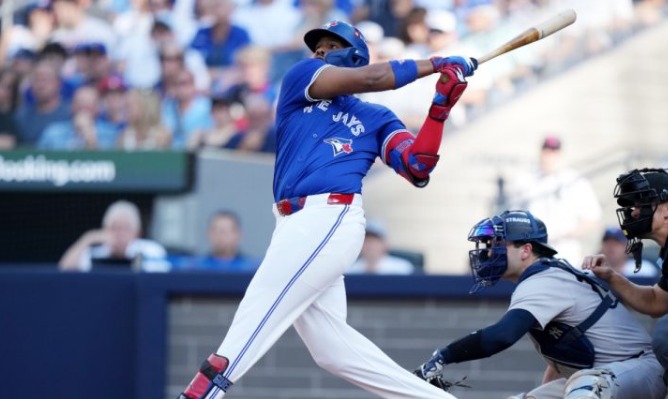 Los Blue Jays Dominan a los Yankees en el Inicio de la Serie Divisional de la Liga Americana