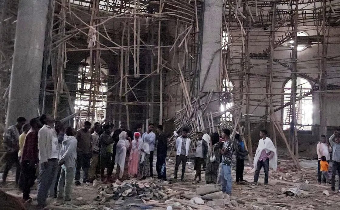 Colapso de Andamio en Iglesia en Etiopía Deja Decenas de Fallecidos y Heridos