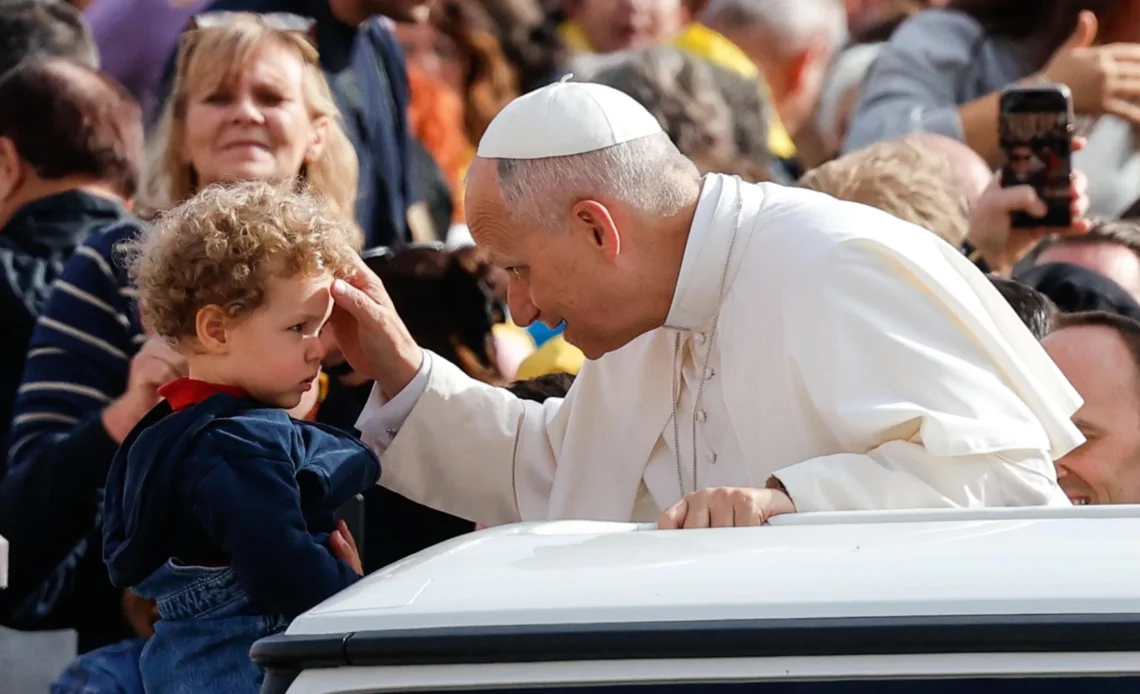El Papa León XIV Promueve una Iglesia Inclusiva y Receptiva a las Inquietudes de la Humanidad