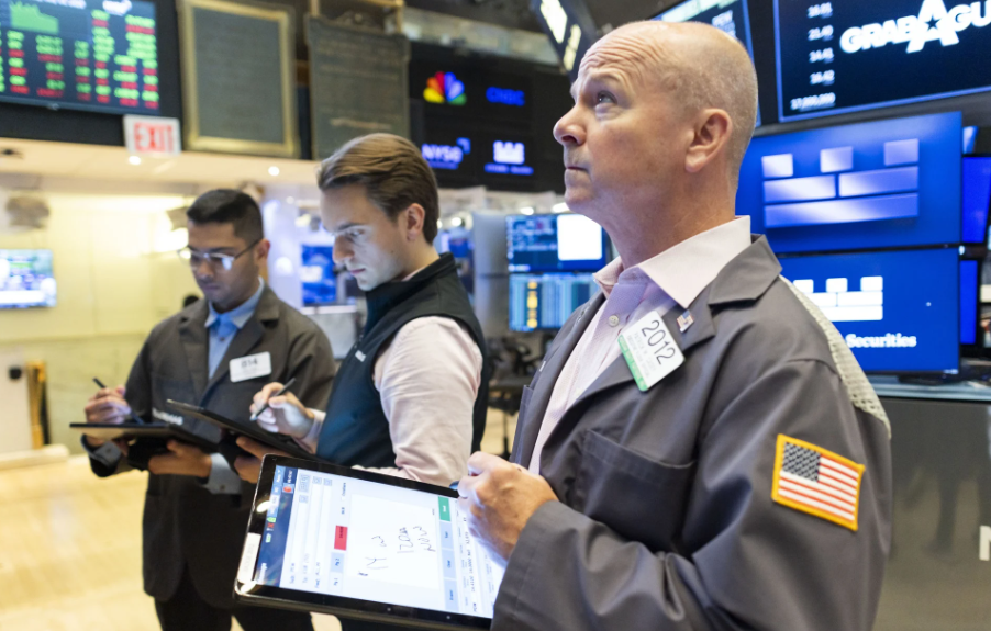 Wall Street se recupera tras la caída del viernes provocada por los aranceles de Trump a China