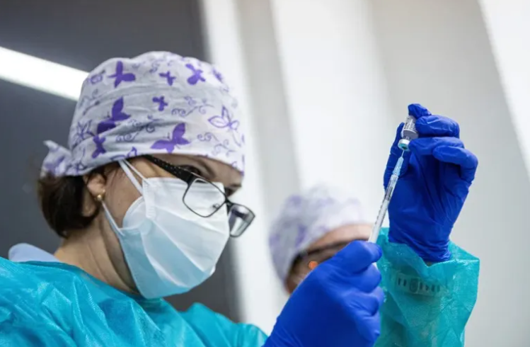 Nuevos Aranceles de Trump Entran en Vigor Impactando Medicamentos y Camiones Pesados