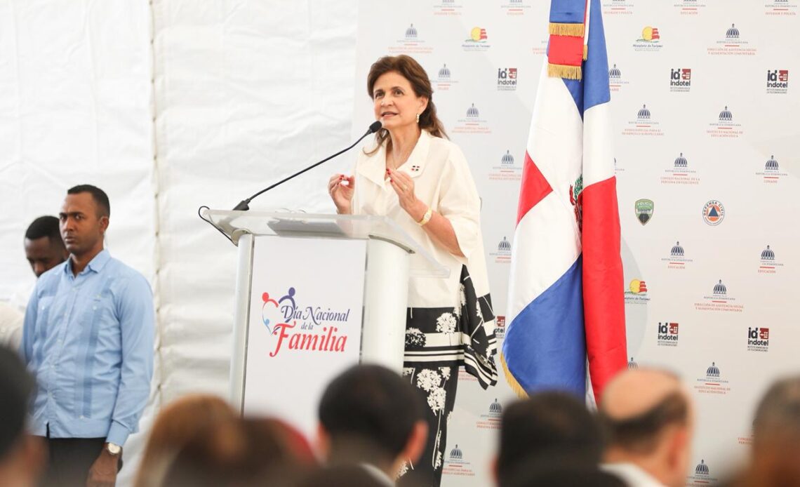 Raquel Peña Lidera Iniciativa con 30 Agencias Gubernamentales para Ofrecer Servicios Gratuitos a Ciudadanos Junto al Gabinete de