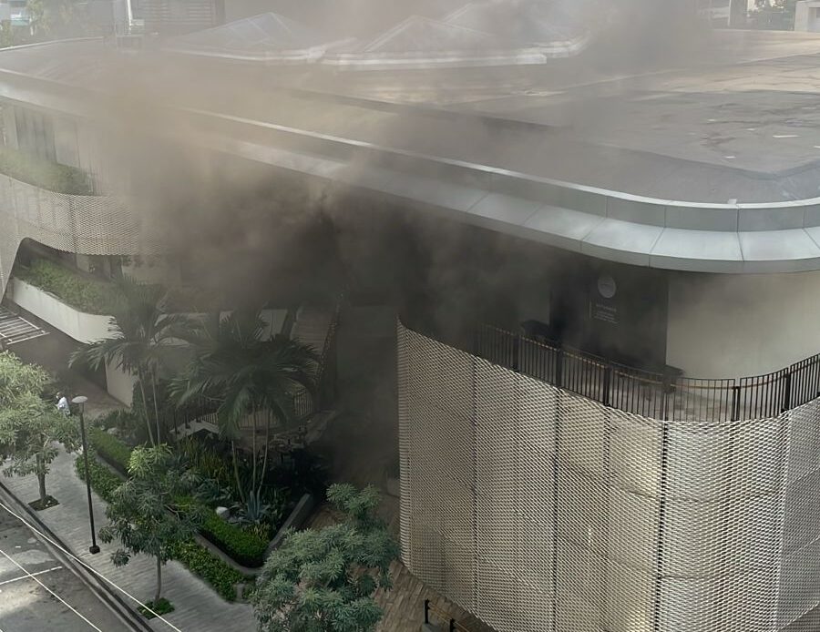 Fuego Afecta Plaza Paseo del Prado en el Sector Naco