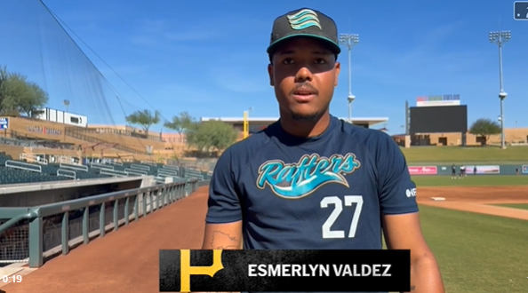 Dominicano Esmerlyn Valdez, de los Piratas, Reconocido como Jugador Ofensivo del Año en la Liga Otoñal de Arizona