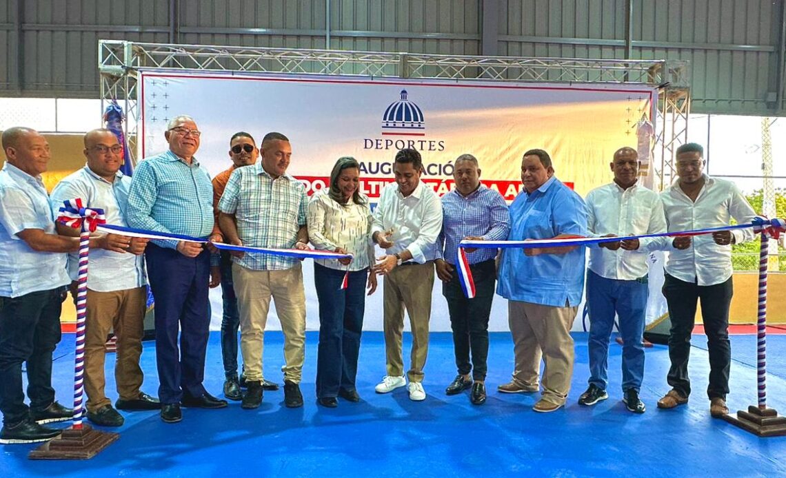 Kelvin Cruz, Ministro, Inaugura Techado en Tábara Abajo y Promete Más Proyectos