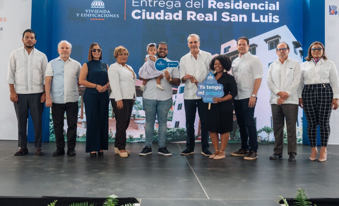 Abinader Entrega 360 Apartamentos en Ciudad Real San Luis, Beneficiando a 760 Familias