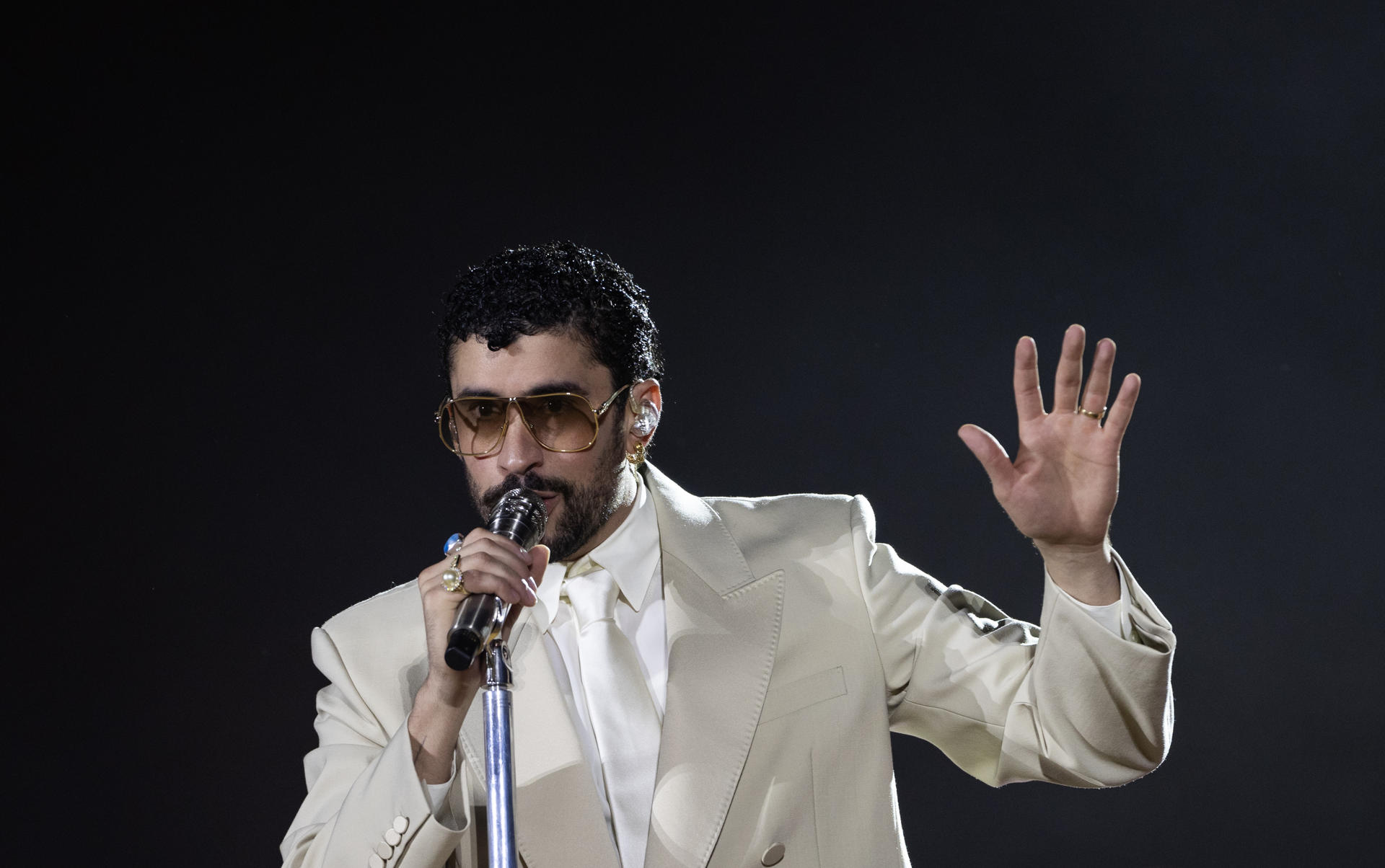 Bad Bunny Expresa Gratitud a República Dominicana Tras el Exitoso Inicio de su Gira Mundial en Santo Domingo