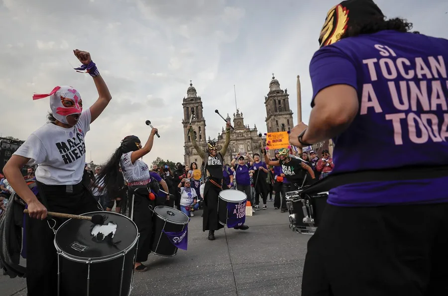 Manifestaciones masivas en México contra la violencia feminicida
