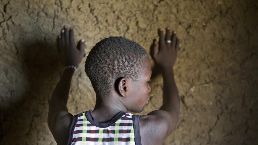 Más de 300 Jóvenes Sustraídos en Asalto a Escuela Nigeriana, Reporta la CAN