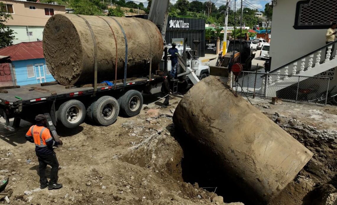 Operativo policial desmantela estación de combustible ilegal con depósitos subterráneos en San Juan