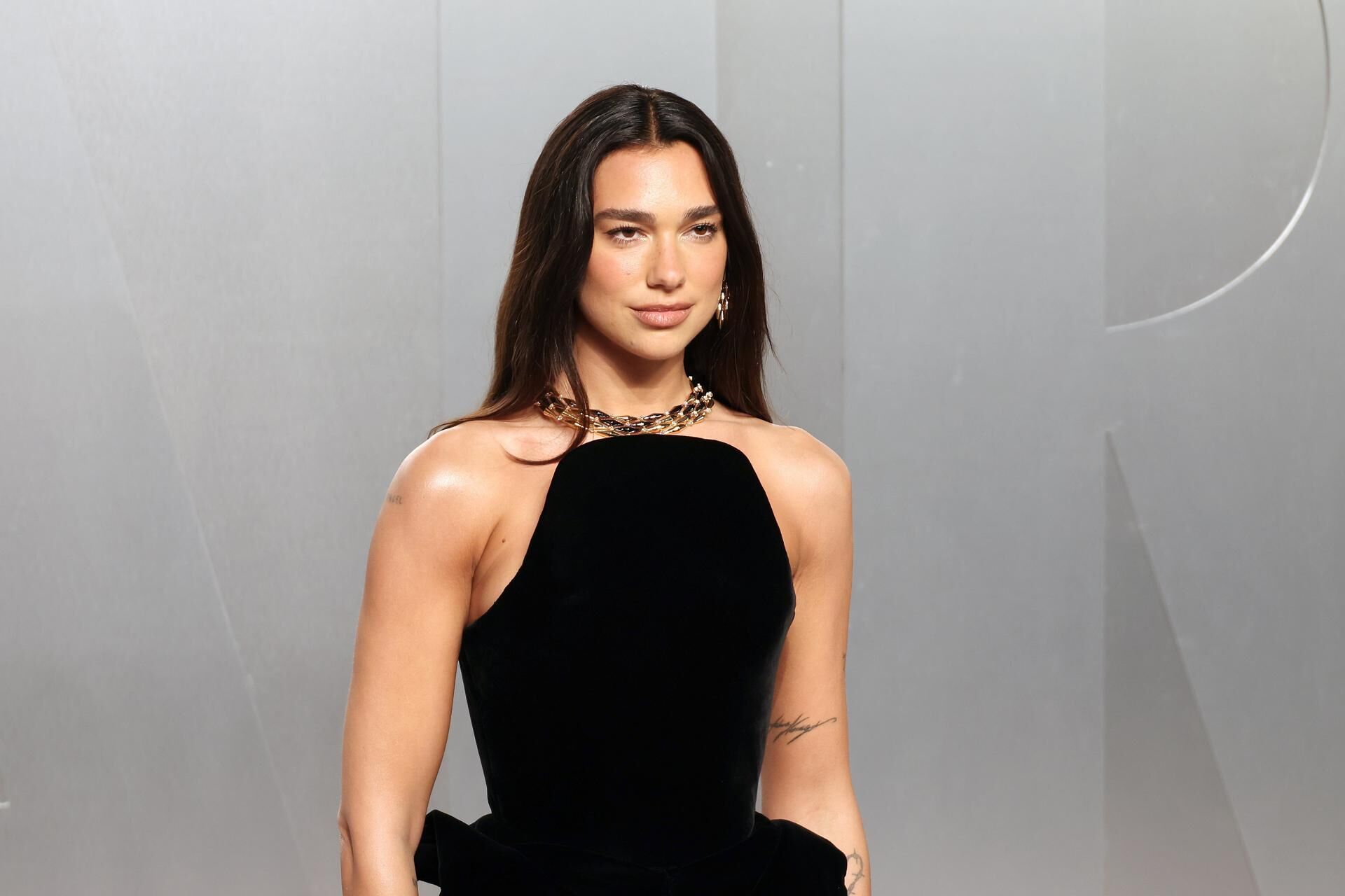 Dua Lipa Demanda a Samsung por NULL Millones por Supuesto Uso No Autorizado de su Imagen