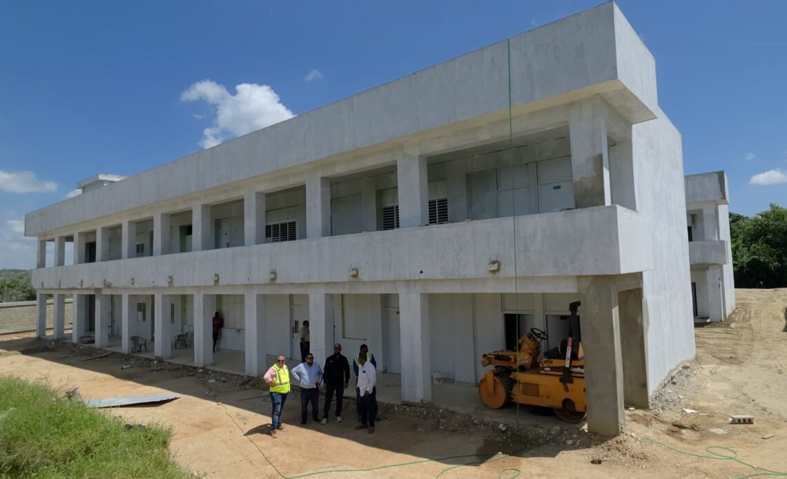 Avances en Obras Escolares en Dajabón Impulsan Reunión para Acelerar Proyectos