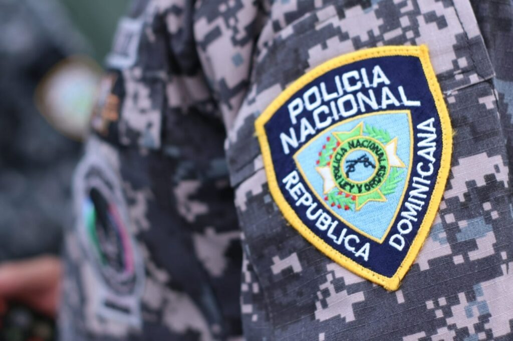 Fugitivo acusado de homicidio arrestado; se incauta arma de fuego ilegal en Santo Domingo Norte