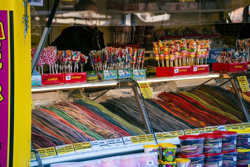 El auge nostálgico: La industria de las golosinas apunta ahora al público adulto