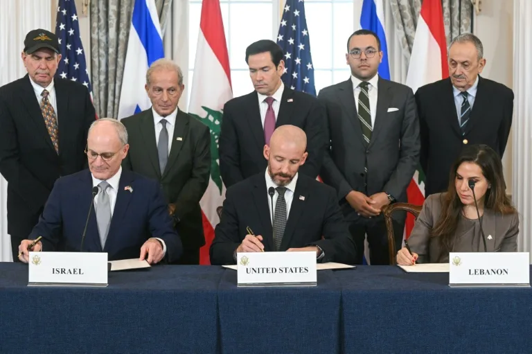 Irán y EE. UU. intercambian ofensivas en medio de acusaciones de incumplimiento de acuerdo