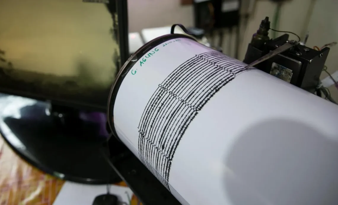 Fuerte Sismo de Magnitud 6.1 Impacta el Noreste de Afganistán